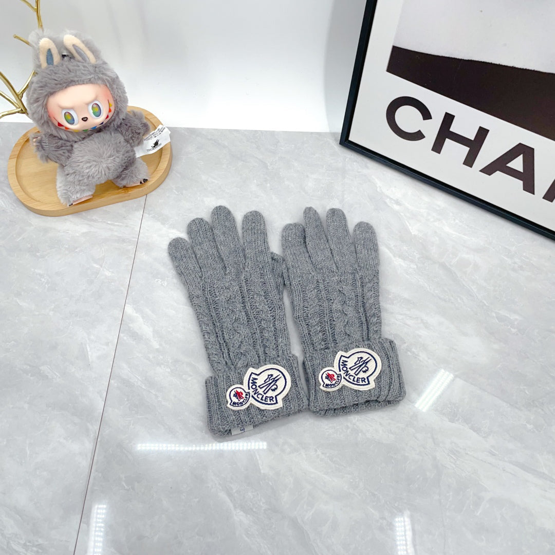 Set of Beanie Glove Scarf